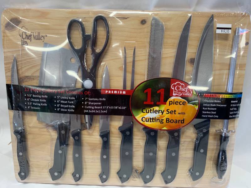 lot 4 image: Preimium 11pc Knife Set w Cutting Board