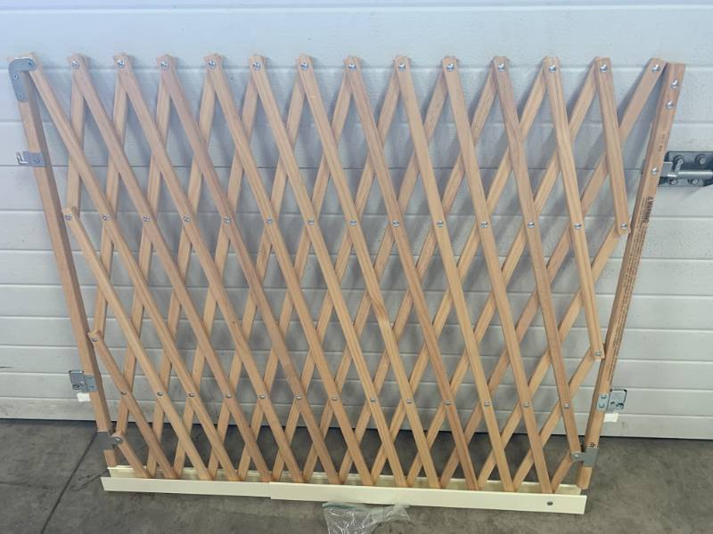 lot 34 image: Pet Gate