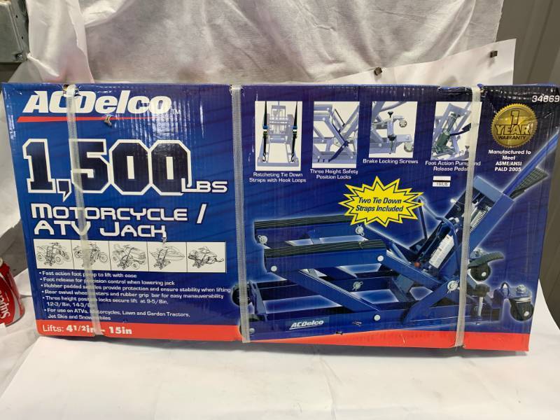 lot 42 image: AC Delco 1500 Pound Motorcycle ATV Lift