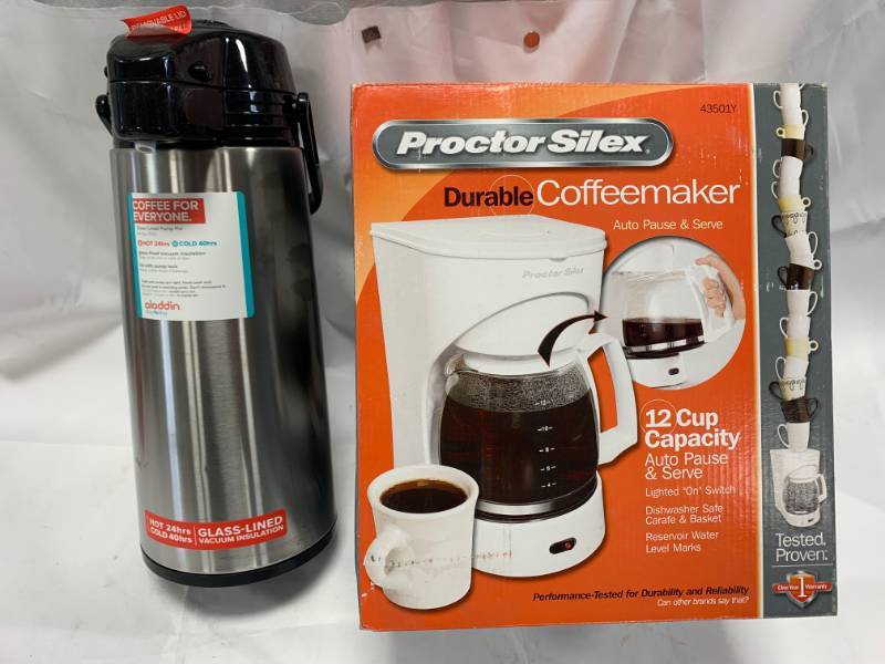 lot 68 image: Coffee Maker & Coffee Pot