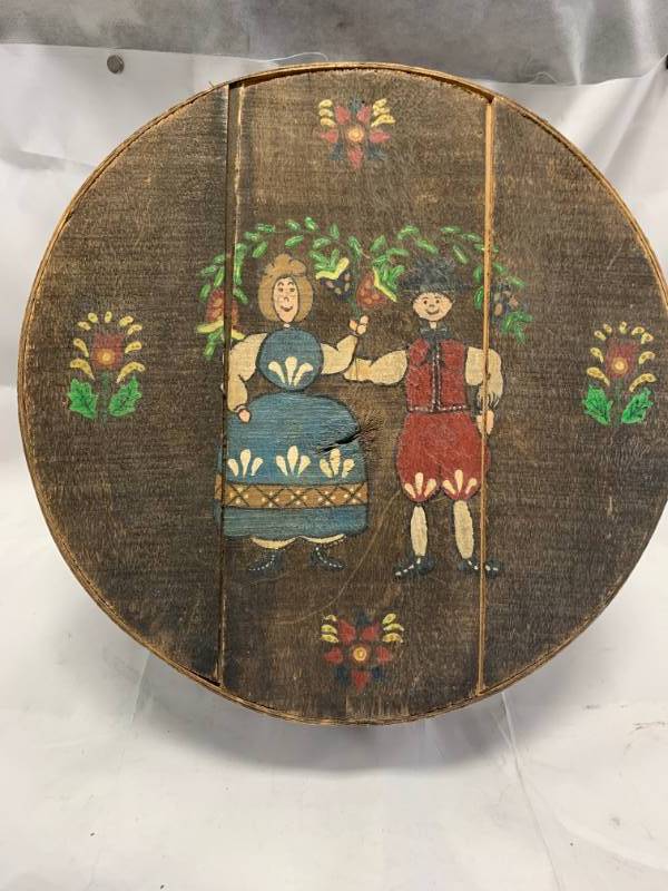 lot 79 image: Antique Folk Art Cheese Wheel Box 15 Diameter