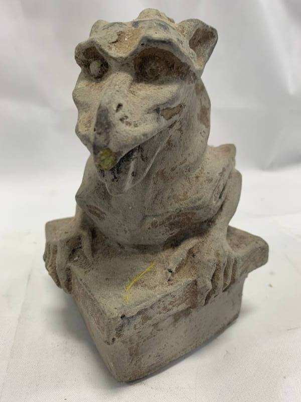 lot 82 image: Vintage Gargoyle 6 High (weighs over 3 lbs.)