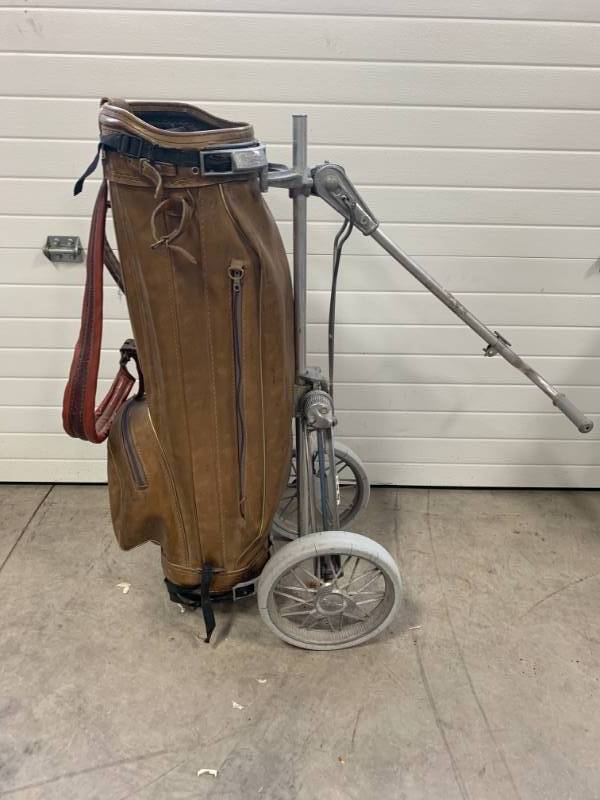 lot 89 image: Golf Bag with Pull Cart