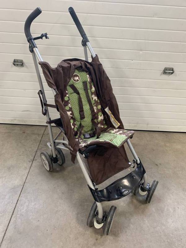 lot 90 image: Graco Childrens 6 Wheeled Stroller