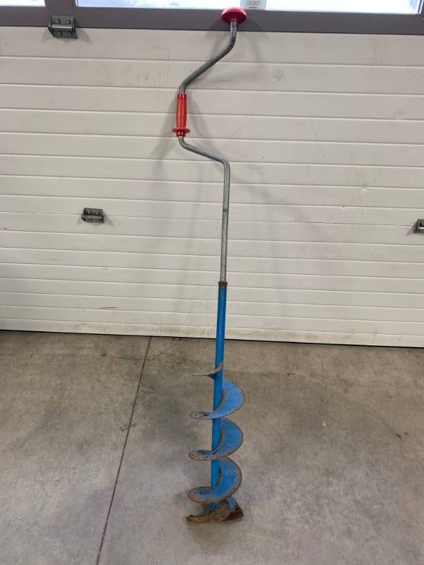 lot 119 image: Ice Auger