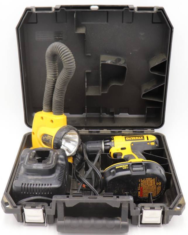 lot 5 image: DeWalt DC720 18v Drill Driver w Flashlight