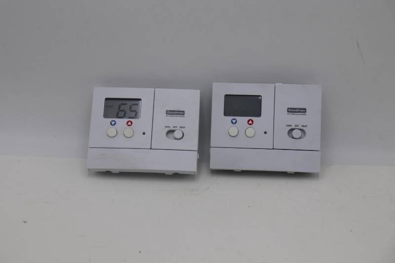 lot 10 image: (2) Goodman TSTATG1100-2 Thermostats
