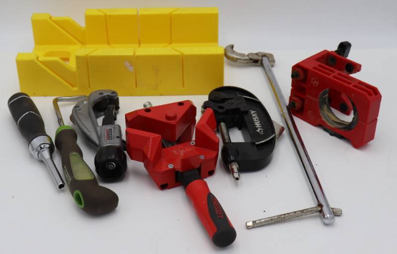 lot 18 image: Lot of misc tools.