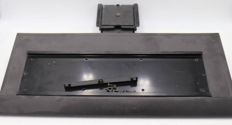 lot 25 image: Computer Undercounter Keboard Drawer