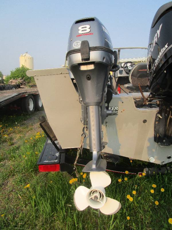 lot 18 image: Yamaha 8hp 4 Stroke Tilt & Trim with Controls