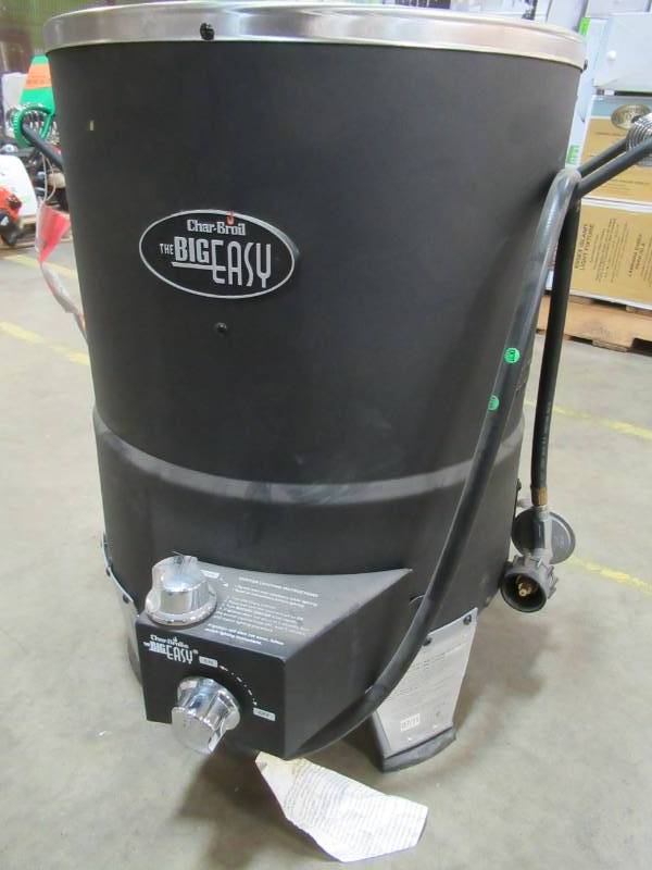 lot 53 image: Char-Broil The Big Easy Oil-Less, TRU-Infrared Turkey Fryer, 17102065 - Missing Drip Pan and Lid