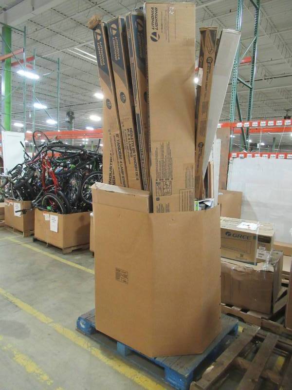 lot 59 image: WHOLESALE MIXED PALLET OF RETURNS - FLORESCENT AND LED LIGHTING