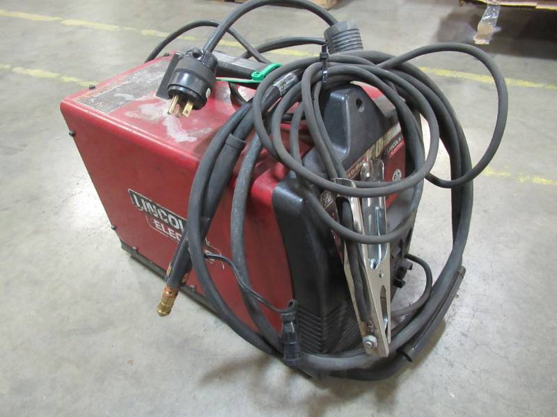lot 65 image: Lincoln Electric Weld Pak 140 HD Wire-Feed Welder, K2514-1