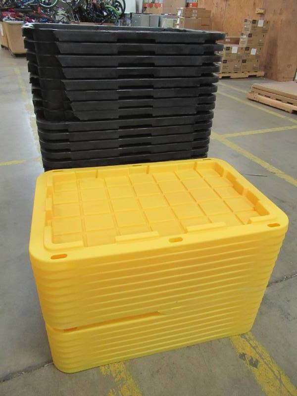lot 204 image: 17 HDX 12 Gal. Flat Lid Tough Totes With 17 Lids, Totes and Lids Have cracks mainly on the corners.