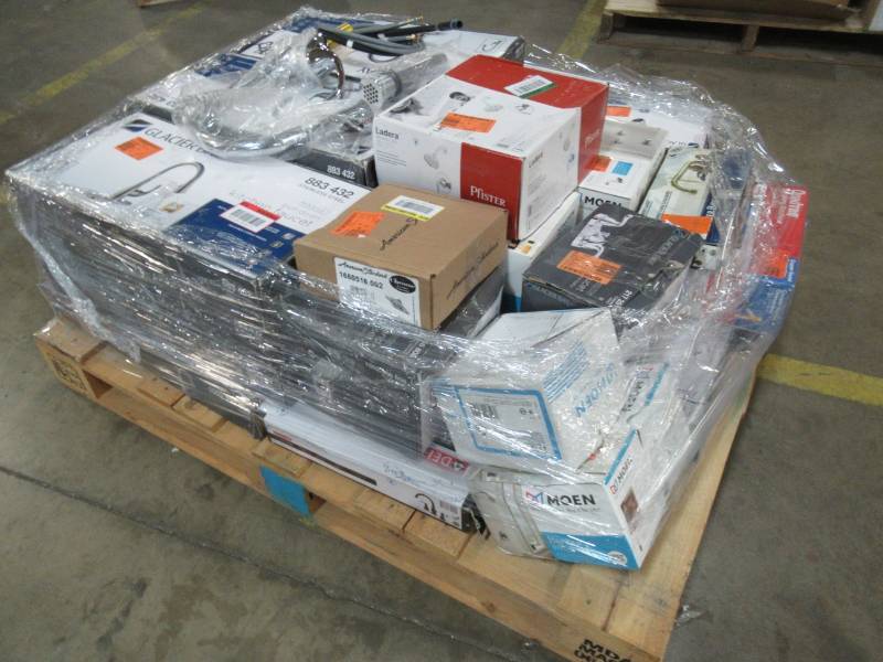 lot 4 image: WHOLESALE MIXED PALLET OF RETURNS - BATHROOM & KITCHEN FAUCETS