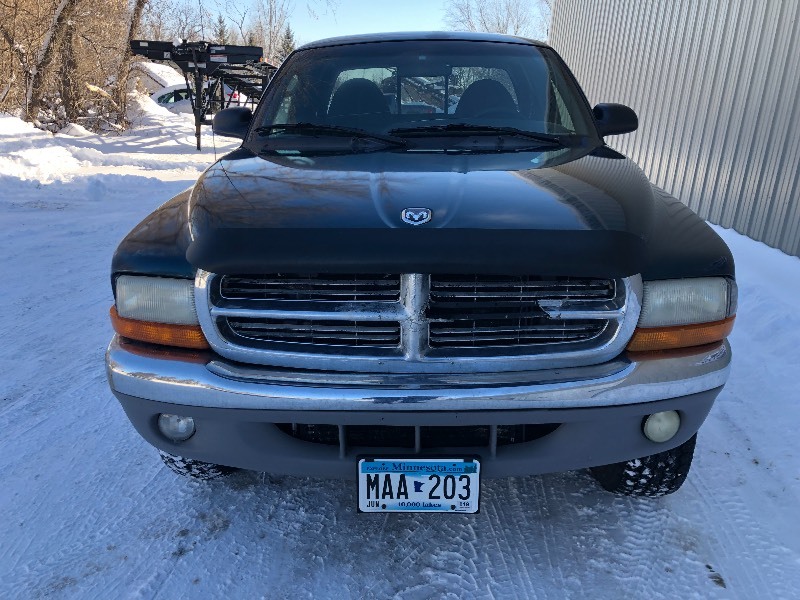 lot 17 image: 1999 DODGE DAKOTA 4X4 NO RESERVE