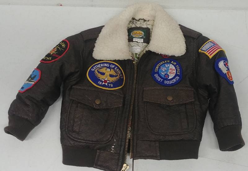 lot 40 image: Cabellas Kids Bomber Jacket, size 45