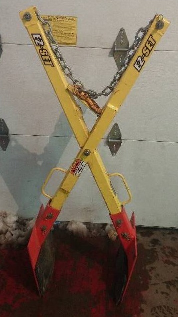 lot 9 image: EZ-Set Bull Dog Quick Hook