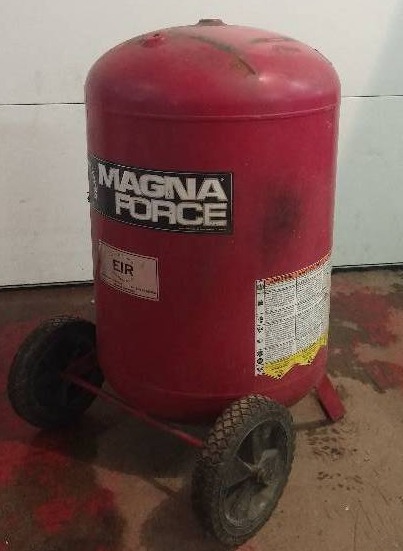 lot 29 image: mega Force air tank