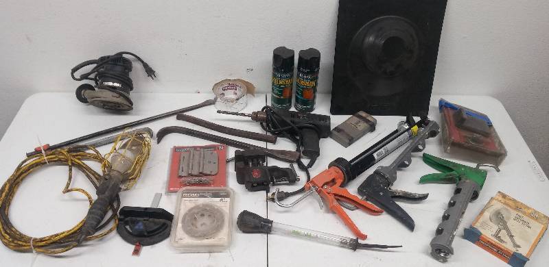 lot 68 image: Assorted Tools & Garage Items