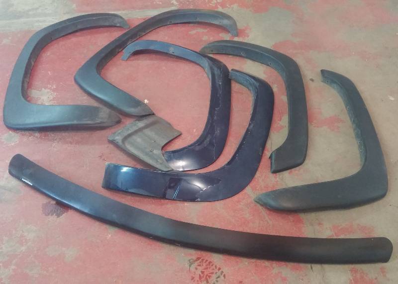 lot 82 image: 3 Pairs of Truck Fender Flairs plus Hood Guard