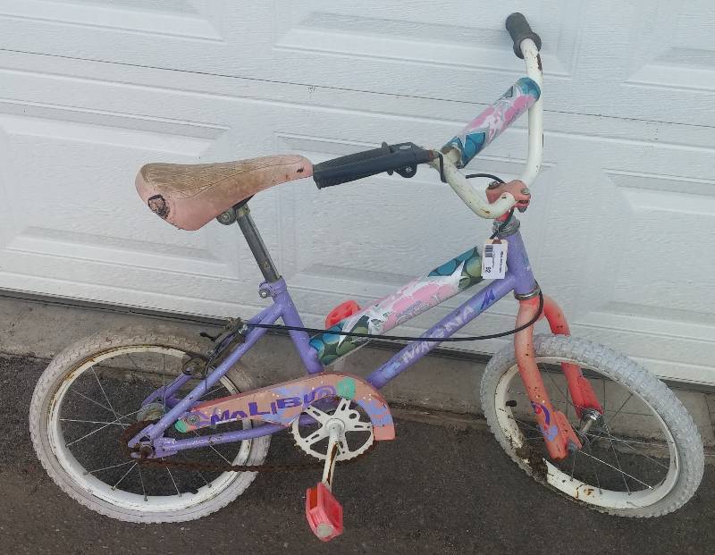 lot 92 image: Small Girls Bicycle
