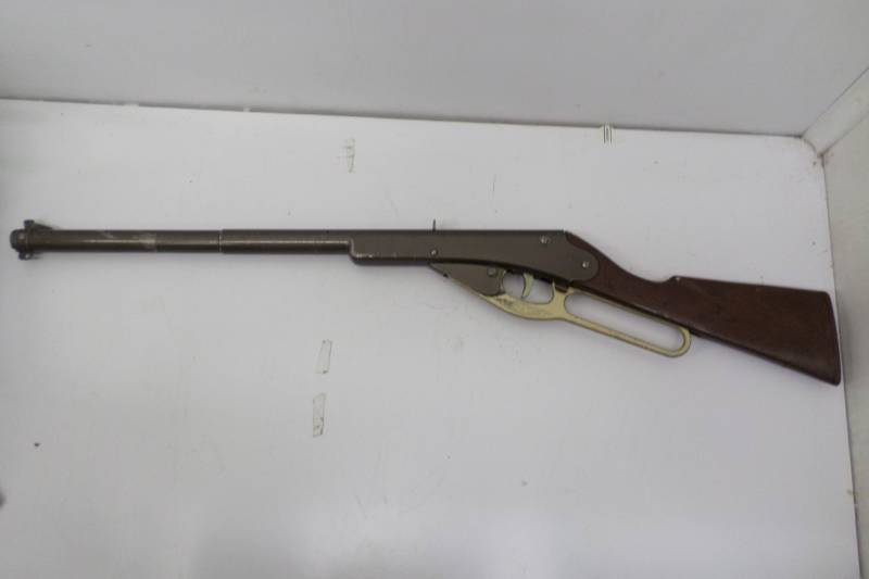 lot 66 image: Vintage Daisy Number 960 Old Trusty Training Rifle