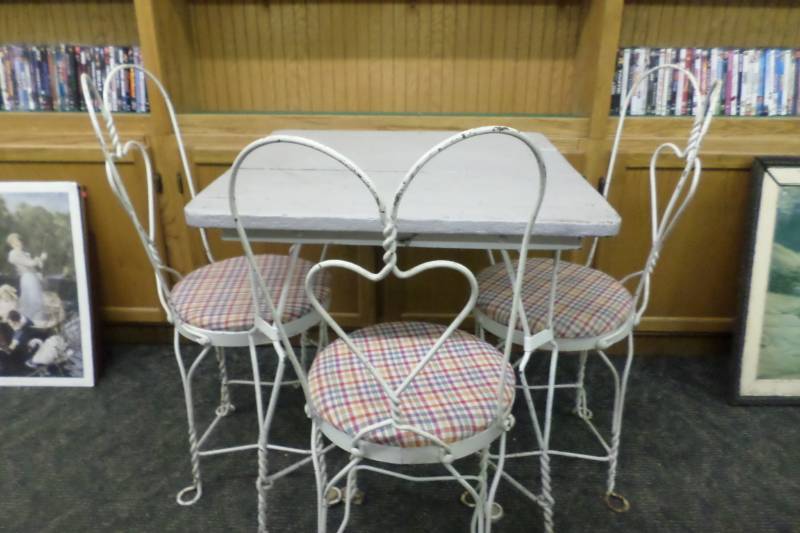 lot 68 image: Vintage Wooden Table and 3 Padded Chairs