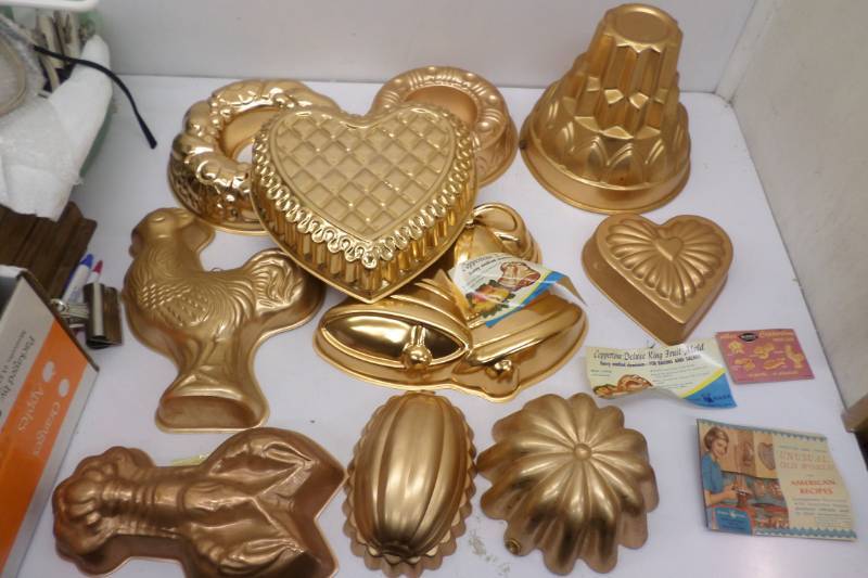 lot 72 image: Coppertone Cake Molds