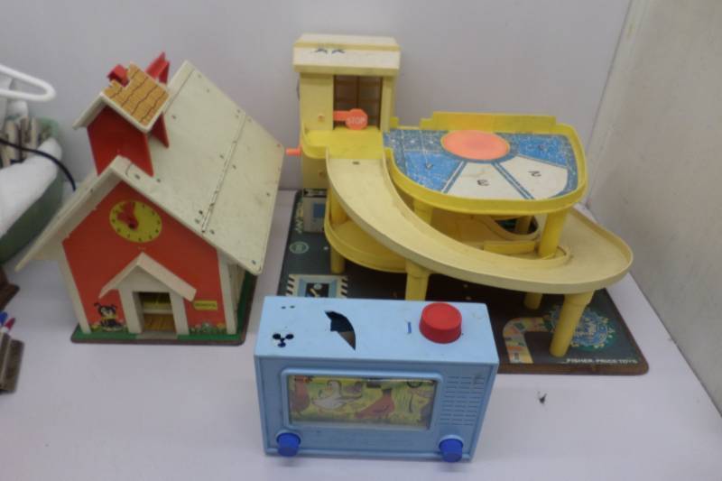 lot 75 image: Fisher Price School House #923, Fisher Price Park Ramp Service Center