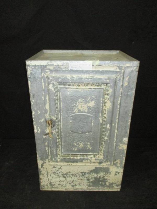 lot 8 image: Antique Old Pie Cupboard from Dreamland Motel and Caf in Perham Mn