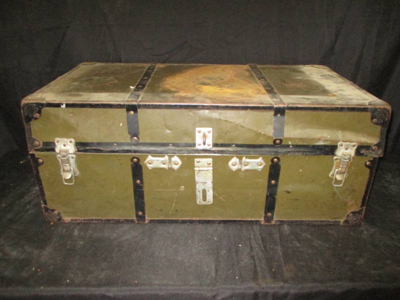 lot 12 image: Old Foot Locker