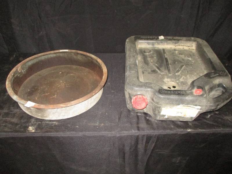 lot 19 image: Drip Pans