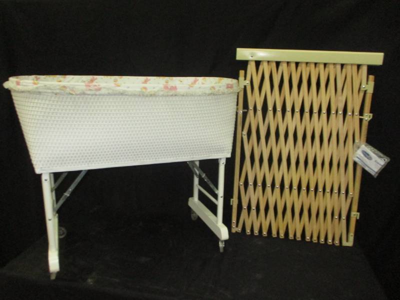 lot 20 image: Collapsible Bassinets and Baby Gate