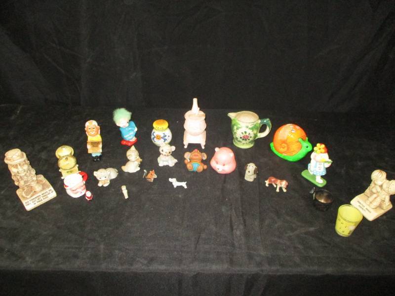 lot 61 image: Figurines