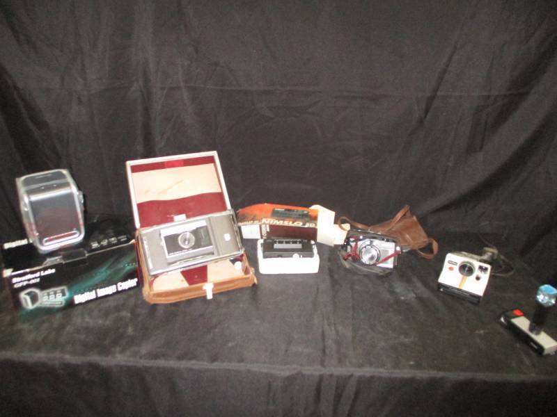 lot 64 image: Old Cameras and photo items, great to use for decorations too
