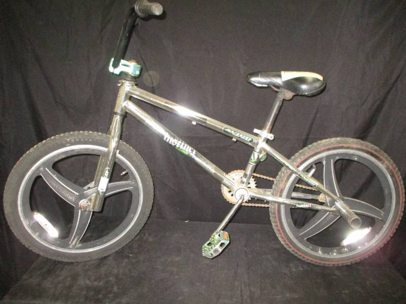 lot 91 image: Instinct Free Style Bike with Aluminum Wheels