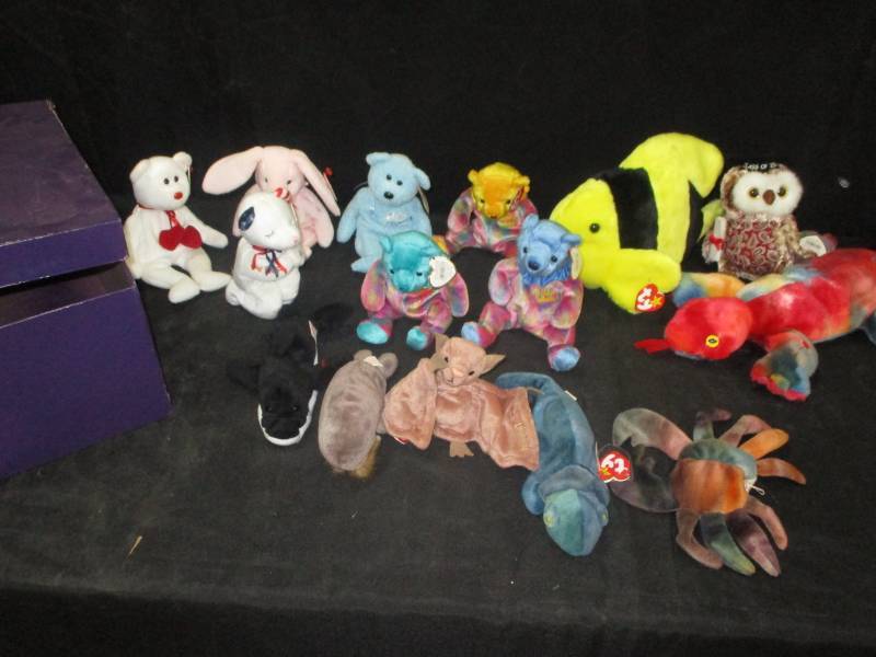 lot 124 image: 15 Ty Beanie Babies 2 larger ones