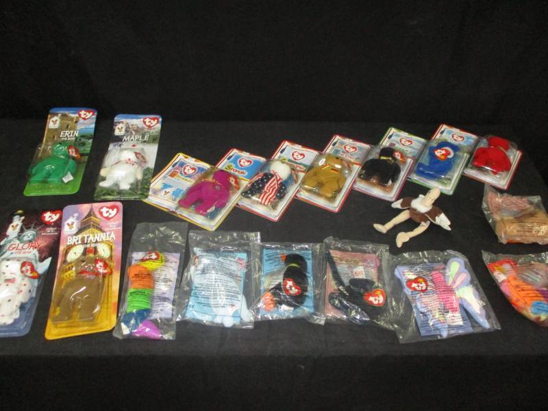 lot 127 image: 18 Ty Beanie Babies