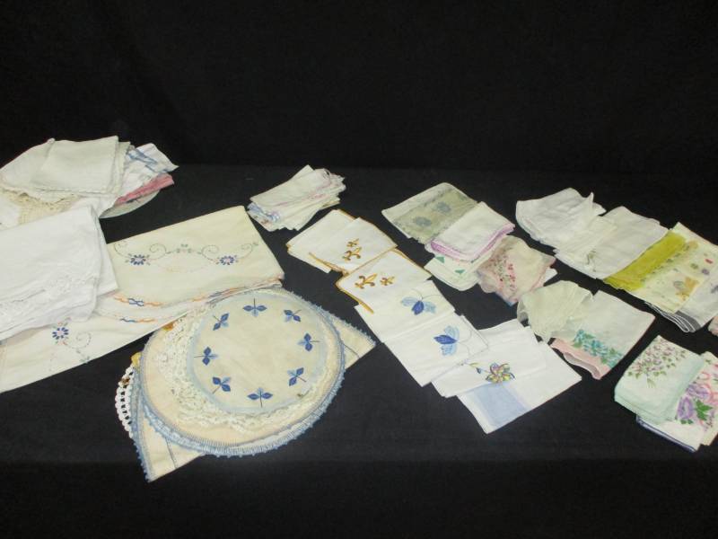 lot 140 image: Hankies and doilies