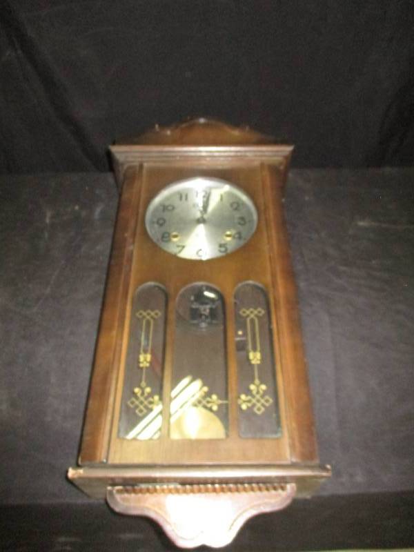 lot 152 image: Century Clock