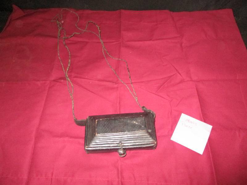 lot 155 image: Old 1920s Purse