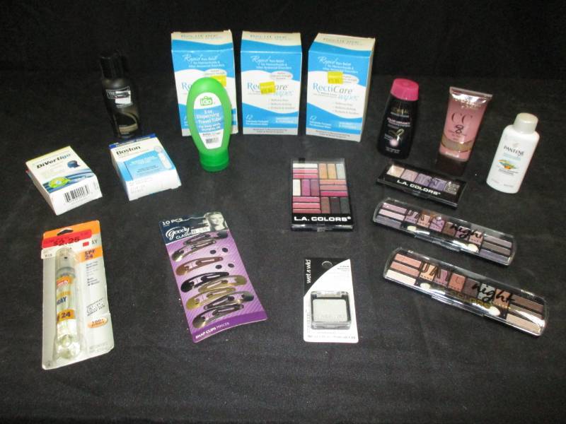 lot 176 image: Makeup, Recti wipes, shampoos and conditioners