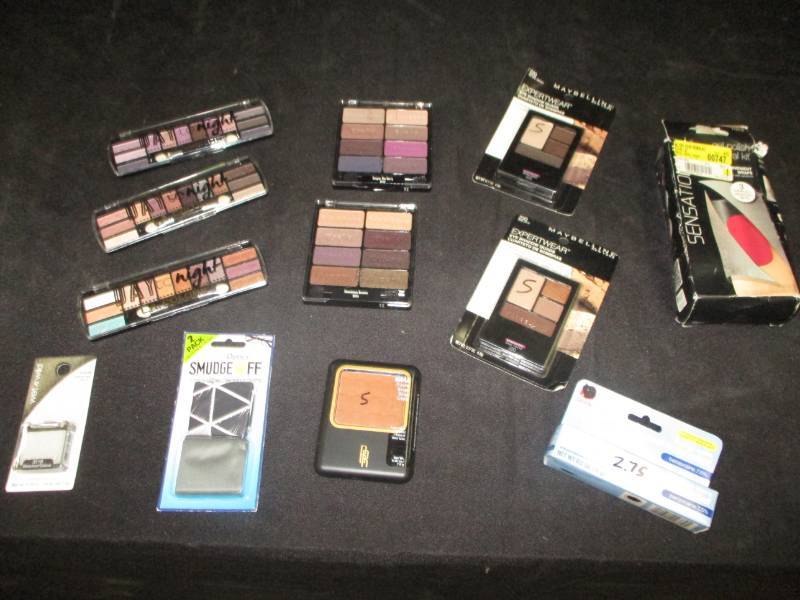 lot 179 image: Lots of unused makeup