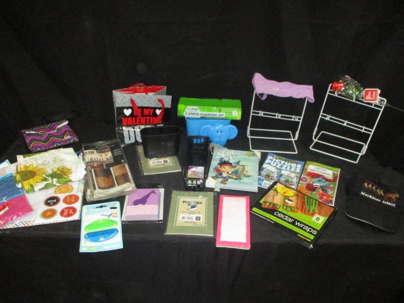 lot 190 image: Jewelry hangers, organizers, towel, wall decals, crochet embelishments and more