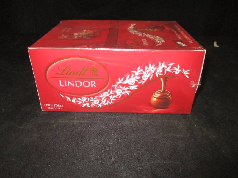 lot 193 image: 60 count Lindor Chocolates