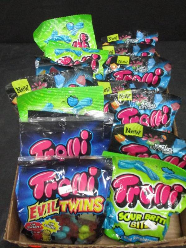 lot 229 image: 17 bags of trolls snacks
