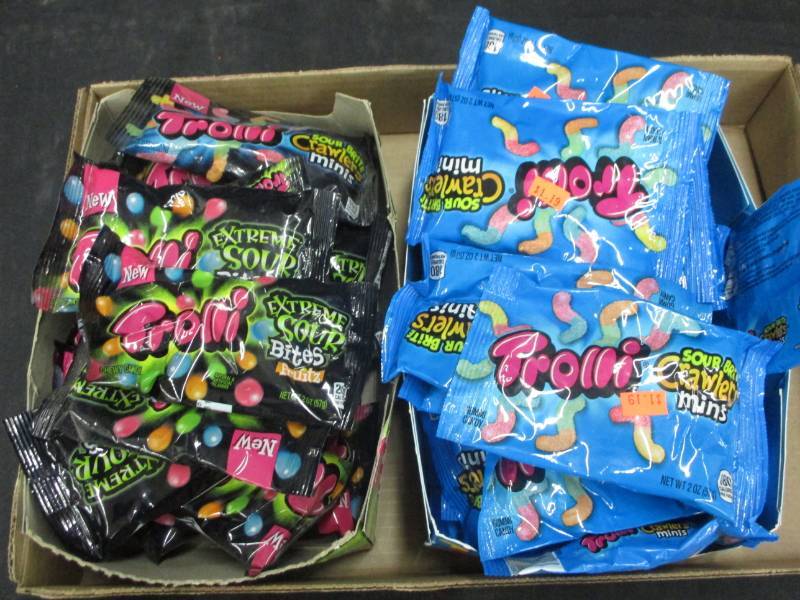 lot 230 image: 43 bags of trolls