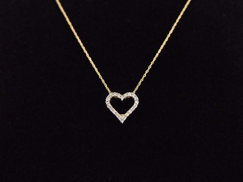 10k Yellow Gold Diamond Heart Pendant Necklace