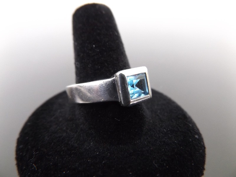 .925 Sterling Silver Princess Cut Blue Topaz Ring Sz 9.75
